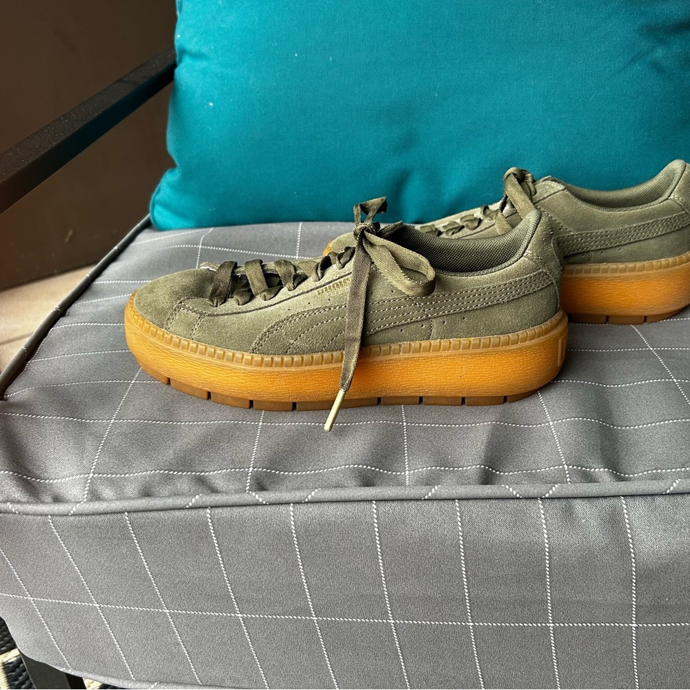 Puma Olive and Gum Men's Sneakers Size 7 - Picture 3 of 6